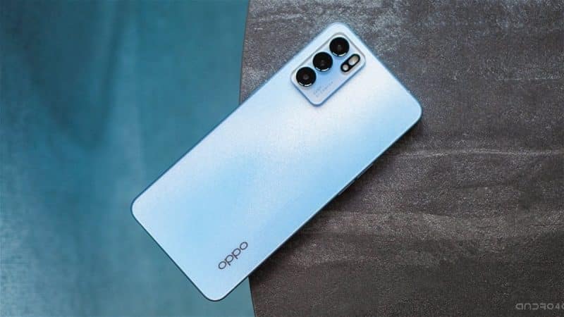OPPO Reno6 5G parte trasera azul