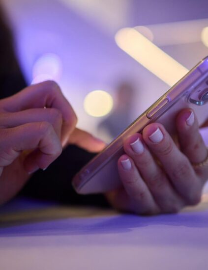 Cómo leer una ficha técnica de celular sin perderte entre siglas